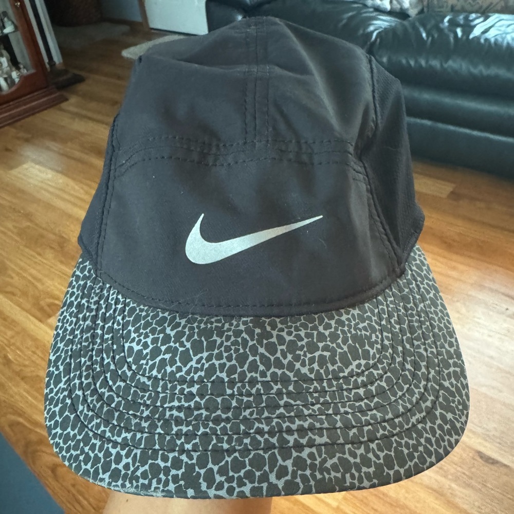 Women’s Nike dri-fit golfing hat, size adjustable